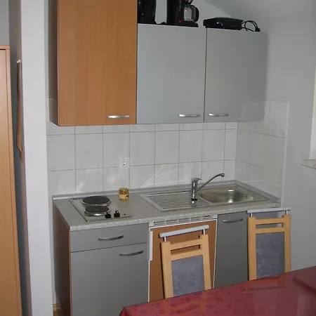 Turisticna Kmetija Cebelji Gradic *