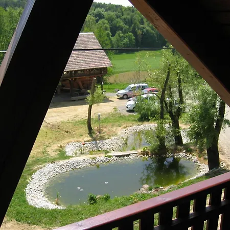 Apartament Turisticna Kmetija Cebelji Gradic