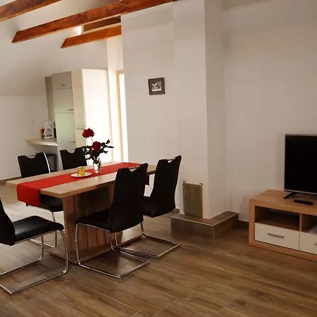 Turisticna Kmetija Cebelji Gradic Apartman *