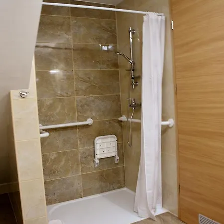 Apartman Turisticna Kmetija Cebelji Gradic *