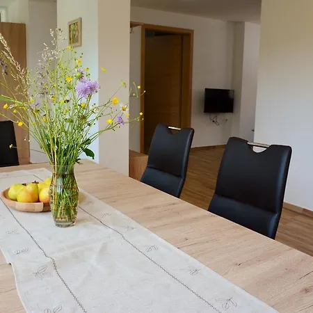 Apartman Turisticna Kmetija Cebelji Gradic Szarvaslak