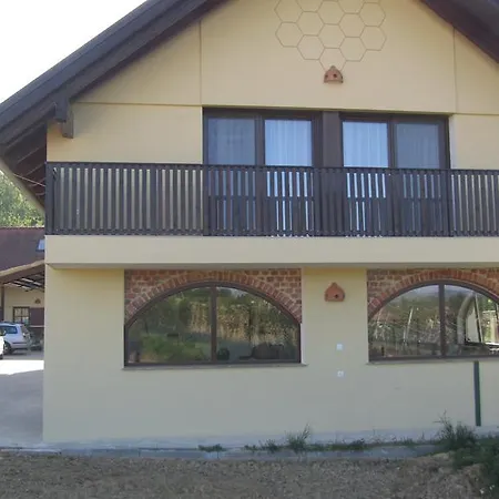 Turisticna Kmetija Cebelji Gradic *