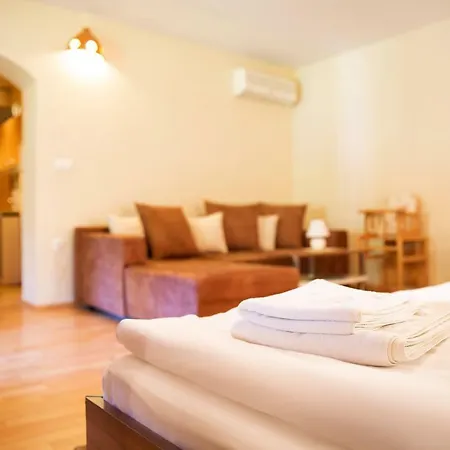 Turisticna Kmetija Cebelji Gradic *