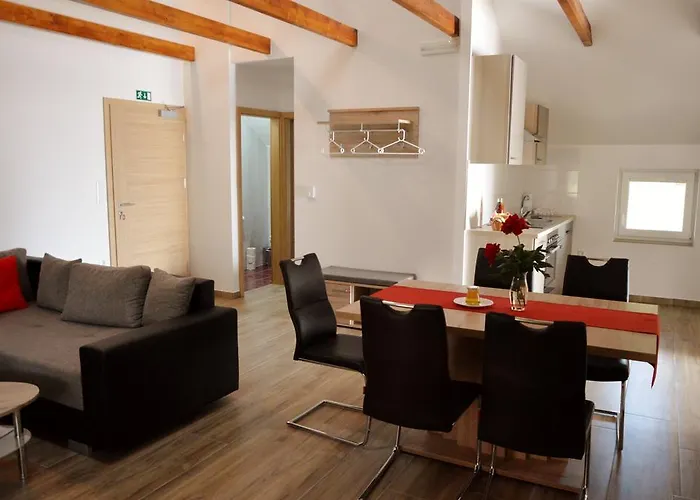 Turisticna Kmetija Cebelji Gradic