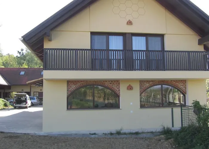 Turisticna Kmetija Cebelji Gradic *