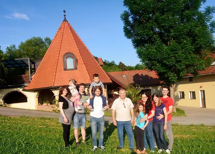 Turisticna Kmetija Cebelji Gradic *