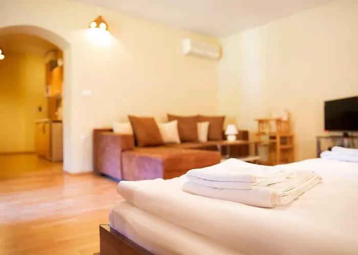 Turisticna Kmetija Cebelji Gradic *